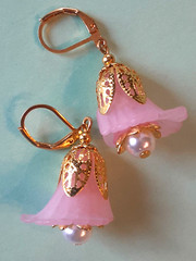 PINK TRUMPET FLOWER Filigree & Glass Pearl ACRYLIC earring GP LEVER BACK 722