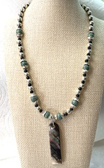 Green Aventurine Beaded Necklace 2″ Abalone Shell Pendant Silvertone Artisan 17″