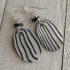 Min Favorit Black White Dyed MOP Shell Hematite & Silver Artisan Drop Earrings