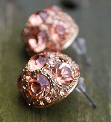Vtg MCM Gold Tone FACETED PEACH RHINESTONE Domed Post Earrings PRONG SET 1950s