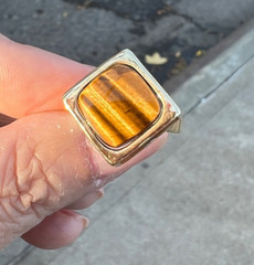 VINTAGE 14K YELLOW GOLD TIGER EYE RING UNUSUAL CUT /DESIGN STONE MODERN LOOK
