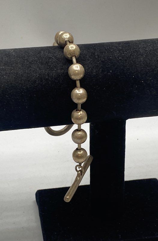 Uno de 50 Silver Tone Artisanal Ball Bead Toggle Bracelet 8″ Spanish Jewelry