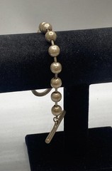 Uno de 50 Silver Tone Artisanal Ball Bead Toggle Bracelet 8″ Spanish Jewelry