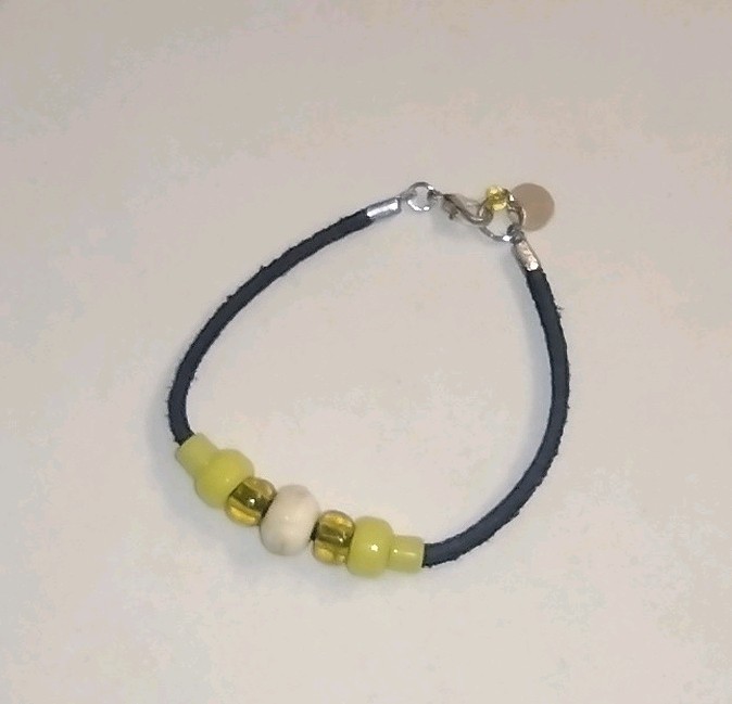 Bracelet Yellow Glass & Bone Beads, Leather Cord, Beads Made By Native Americans