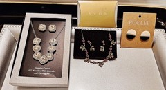 2 NECKLACE AND EARRING SETS CRYSTAL & RHINESTONE + MORE GIFTS (NEW)