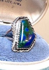LOVELY, Unique Vintage Artisan Sterling Silver & Chrysocolla/Malachite Ring