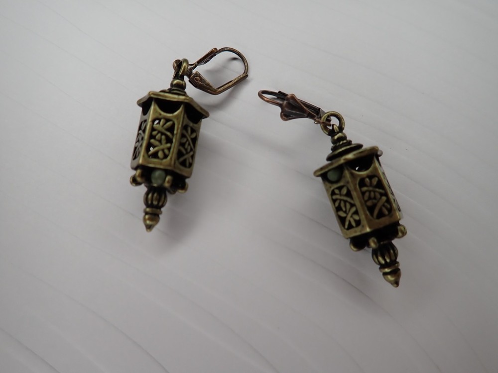 Artist Handmade: Metal nickel free Silver Dangling Earrings