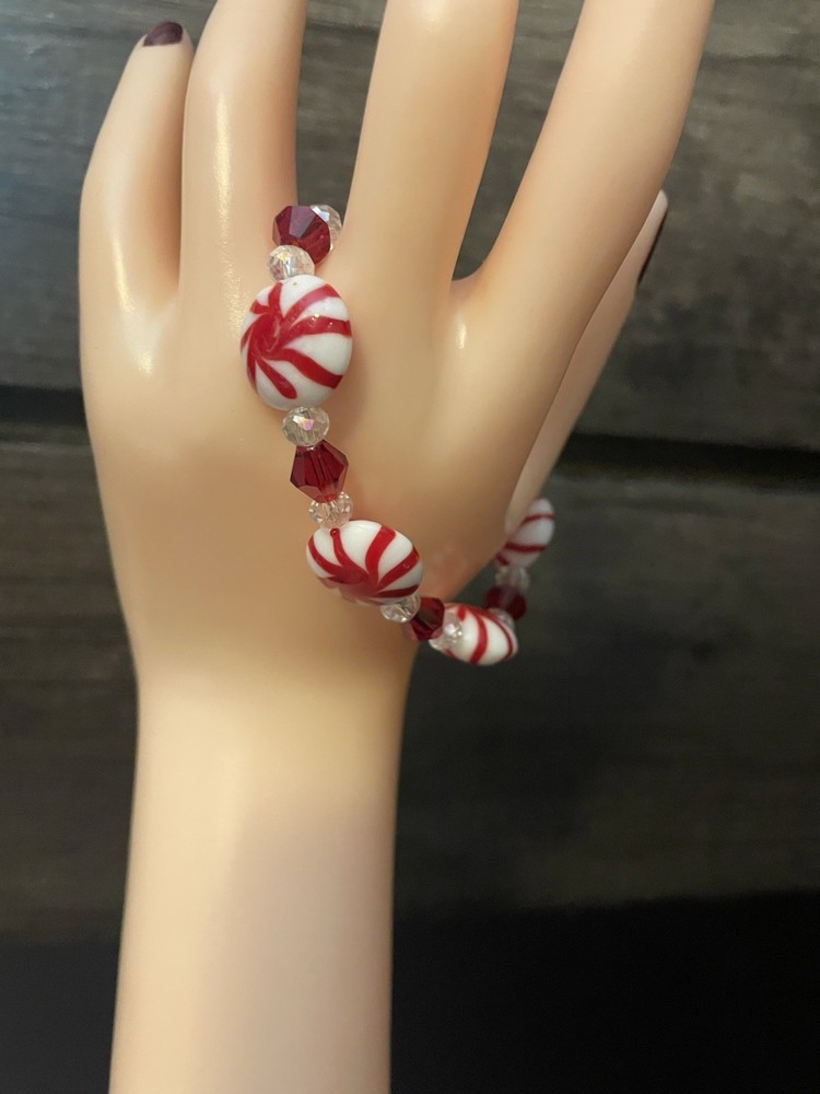 Handmade Glass Peppermint Candy Beaded Stretch Bracelet Holiday Red And White 6”