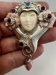 Sajen Sterling Silver Goddess Face Ruby Mother Of Pearl Pendant Brooch Pin