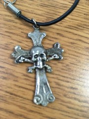 ORIGINAL 1980’s HEAVY METAL PEWTER NECKLACE CROSS WITH SKULL AND CROSSBONES