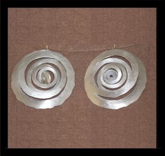 ANTIJOYAS Handmade ART-2-WEAR Hammered Aluminum TCHAI EARRINGS 3D Swirl CEP69