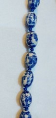 VINTAGE HAND KNOTTED ( ART GLASS ) BEADED NECKLACE ( 1/2 in DIA BEADS ) 28″