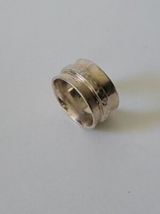 Vintage Brutalist Artisan Hammered Middle Wide Band Sterling Silver 925 Ring