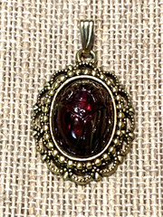ON SALE* VTG. CARVED GARNET CRYSTAL SCARAB EGYPTIAN REVIVAL PENDANT-18X13MM.g#1