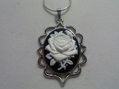 ROSE CAMEO NECKLACE 20″ CHAIN