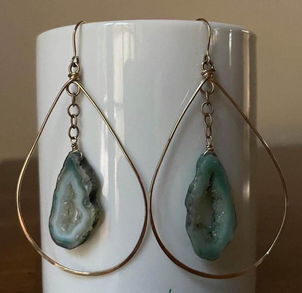 DRUZY EARRINGS – GOLD HOOPS WITH GREEN AGATE DRUZY SLICE