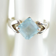 Vintage 925 Sterling Silver Blue Topaz Ring Size 7.75 Kite Set Square Cut 3.9g