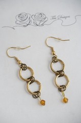 Gold Metal Chainmail Circle Link Earrings with Amber Bead