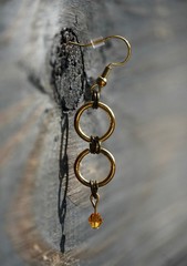 Gold Metal Chainmail Circle Link Earrings with Amber Bead
