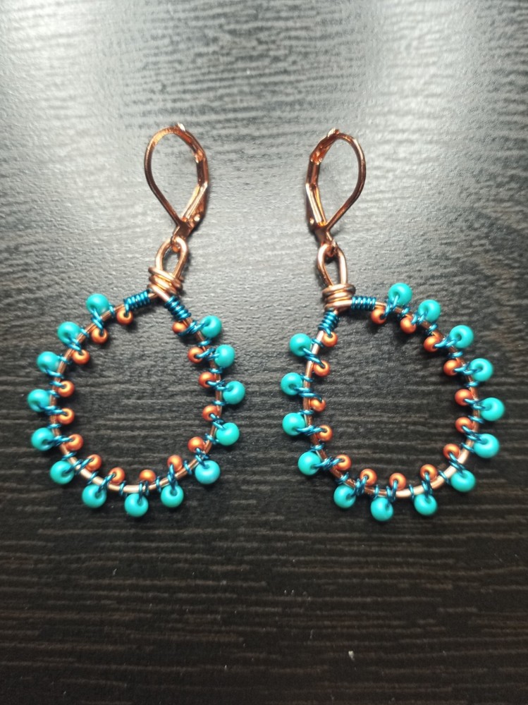 UNIQUE S/M BRIGHT COPPER WIRE LOOP/TURQUOISE/SIENNA SEED BEAD/WIRE WRAP EARRINGS