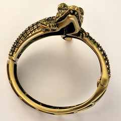 Heidi Daus Alligator Hinged Cuff Bangle Bracelet Olivine Peridot Crystal 7″