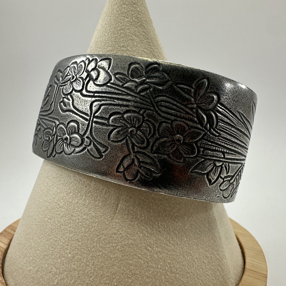 SALISBURY Fine Metal Artisans Pewter Bracelet – December Flower of the month