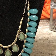 Turquoise / Teal Oval Drop Beads w/ Faceted Green Plastic Rhinestones Necklace