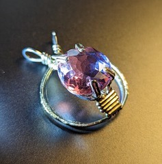 Alexandrite Pendant – Colour Changing Alexandrite, Lab-created – 14 K Gold