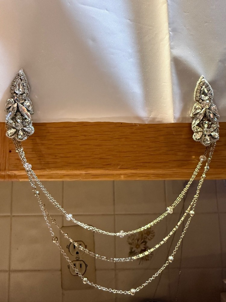 Deepa Gurnani collar clips