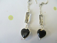HANDCRAFTED NEW BLACK HEART-CLEAR CRYSTAL STEM SILVER PLATED PIERCED EARRINGS
