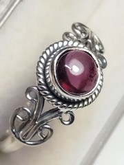 GARNET CAB IN TRENDY FILIGREE & HALO SET STL. SILVER.925 RING SIZE 8.25-8.5