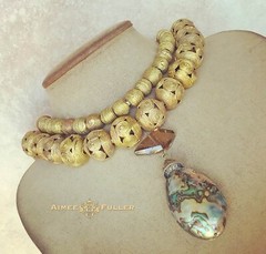 Abalone Paua Puffy Gems Necklace Oversized Cashmere Lt Beige Big Pearl Sea Opals