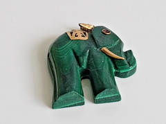 Vintage 14k Yellow Gold Natural Carved Malachite Lucky Elephant Pendant 12gr.