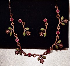 2 NECKLACE AND EARRING SETS CRYSTAL & RHINESTONE + MORE GIFTS (NEW)