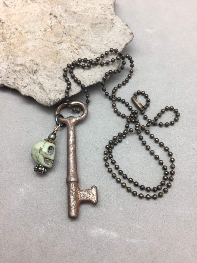 Antique Skeleton Key & Green Stone Skull Head Pendant Necklace 24″ Ball Chain