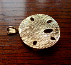 Vintage SAND DOLLAR 14 KARAT YELLOW GOLD PENDANT