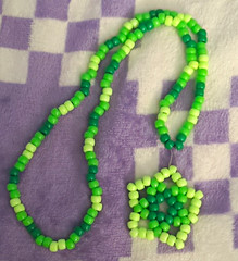 Green Plastic Beaded Necklace with Star Charm Pendant, Unisex Adults