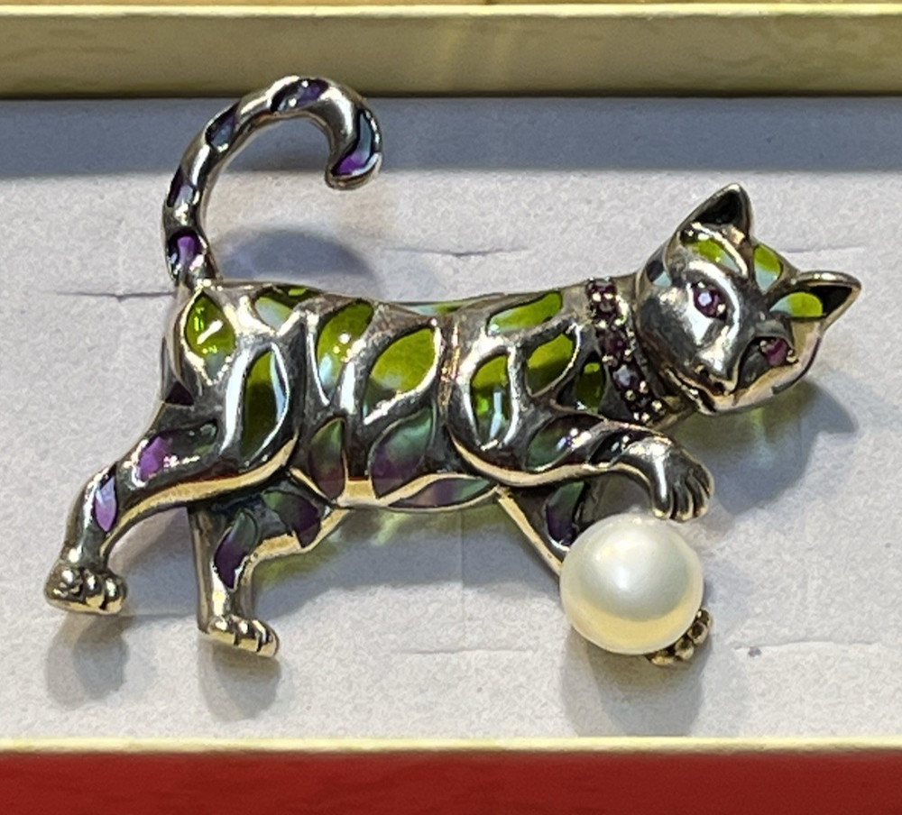 Vintage Multicolor Sterling Silver «Plique-A-Jour» Cat Pats Ball (Pearl) Brooch