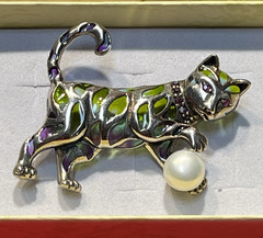 Vintage Multicolor Sterling Silver «Plique-A-Jour» Cat Pats Ball (Pearl) Brooch
