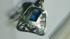 LIVELY NATURAL LABRADORITE IN STERLING SILVER DESIGNER FLORAL EMBOSSED PENDANT!