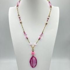 Gold Tone Glass Bead Hot Pink Geode Style Pendant Necklace Toggle Closure 24″