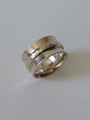 Vintage Brutalist Artisan Hammered Middle Wide Band Sterling Silver 925 Ring