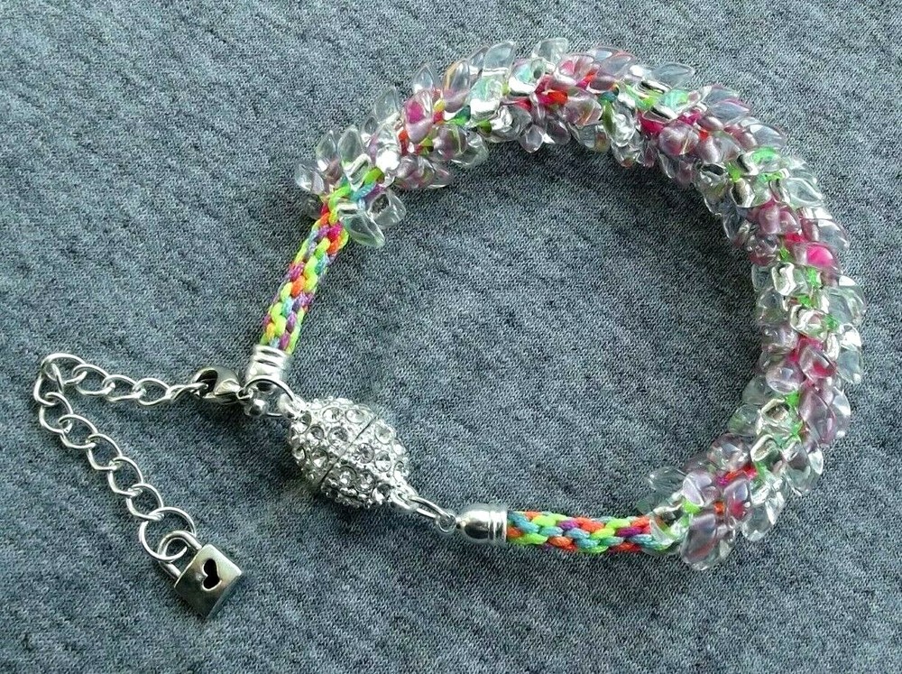 Bracelet KUMIHIMO SERPANTINE ~ 18,5cm (7,1″). Handmade.
