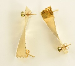 14 Karat Solid Gold Hammered Gold Peridot Curved Drop Earrings 6.6 Grams
