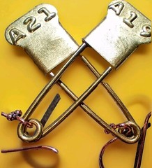 🗽INTRIGUING PATRIOTIC🎖️EARRINGS,VTG/EST Brass MILITARY Safety Pins,Dangle 2″