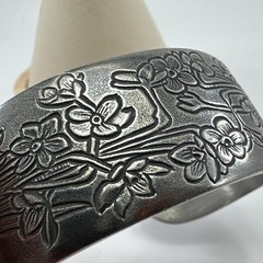 SALISBURY Fine Metal Artisans Pewter Bracelet – December Flower of the month