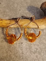 UNIQUE SM/BRONZE WIRE LOOP/GOLDEN AMBER CRYSTAL/SIENNA GLASS SEED BEAD EARRINGS