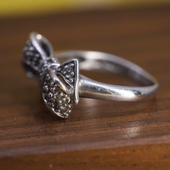 Size 6.75, vintage Sterling 925 silver ribbon bow tie ring with cluster cz
