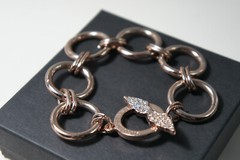 Victorias Secret ROSE Gold Round Link Bracelet & Swarovski Crystal Wings Clasp