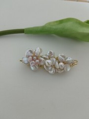New Handcrafted Women Elegant Natural Freshwater Pearl Hair Clip – Gold Tone
